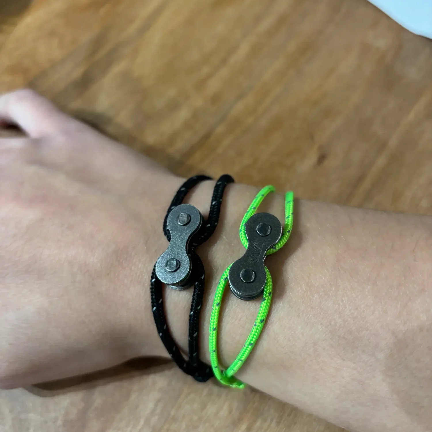 "Láncos" karkötő többféle színben